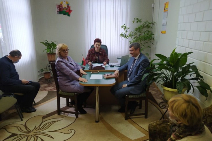 Член Совета Республики Т.Шатликова совместно с депутатом Палаты представителей Ж.Стативко провела выездной прием граждан в Малоритском районе