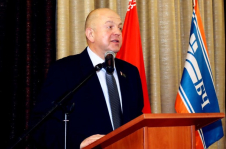 Дмитрий Жук: «Сохранение традиционных семейных ценностей является залогом эволюционного развития нашего общества, фактором, его стабилизирующим. Именно в семье закладываются основы воспитания и мировоззрения. Поэтому роль семейных ценностей на современном этапе развития общества выходит на первый план».