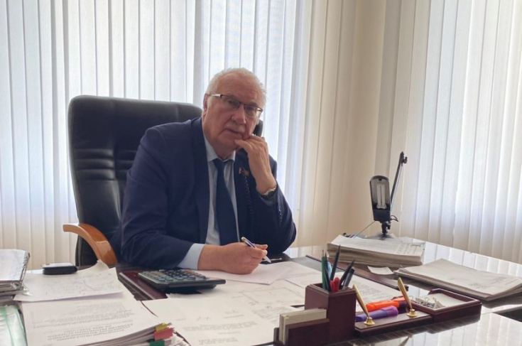 Член Совета Республики А.Багель провел прямую телефонную линию