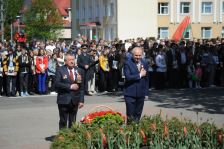 Член Совета Республики Г.Протосовицкий в День памяти и скорби возложил цветы к братской могиле воинам-освободителям г. Столина