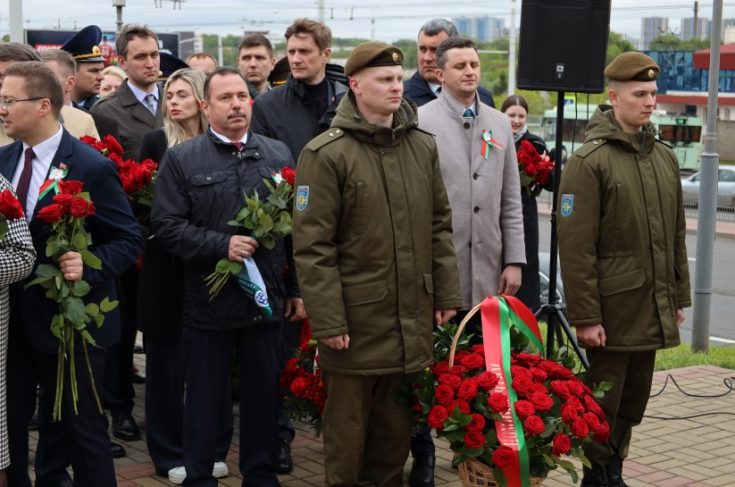 Член Совета Республики В.Ананич принял участие в возложении цветов к мемориалу «Память»