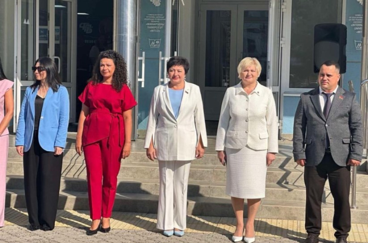 Член Совета Республики А.Смоляк — студентам: ваши знания, поступки, дела, успехи и достижения влияют на будущее страны