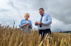 Работа в тесном контакте с органами власти. И.Сергеев посетил сельскохозяйственные объекты Костюковичского района