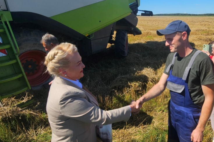 Член Совета Республики Н.Глинская встретилась с хлеборобами в Воложинском районе