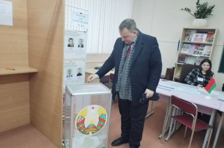 Член Совета Республики С.Анюховский принял участие в досрочном голосовании