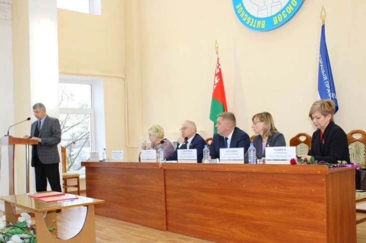 Член Совета Республики Ю.Деркач провел заседание президиума Витебского областного объединения профсоюзов