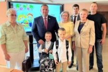 Член Совета Республики С.Анюховский принял участие в благотворительной акции «Портфель первоклассника»