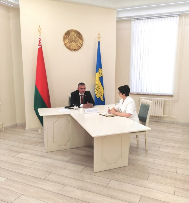 Александр Новиков провёл прямую телефонную линию и личный приём граждан