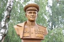 Член Совета Республики В.Хроленко принял участие в церемонии открытия памятника партизанскому генералу Василию Коржу