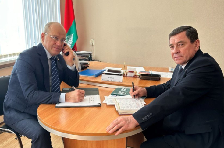 Член Совета Республики В.Байко провел личный прием граждан и прямую телефонную линию