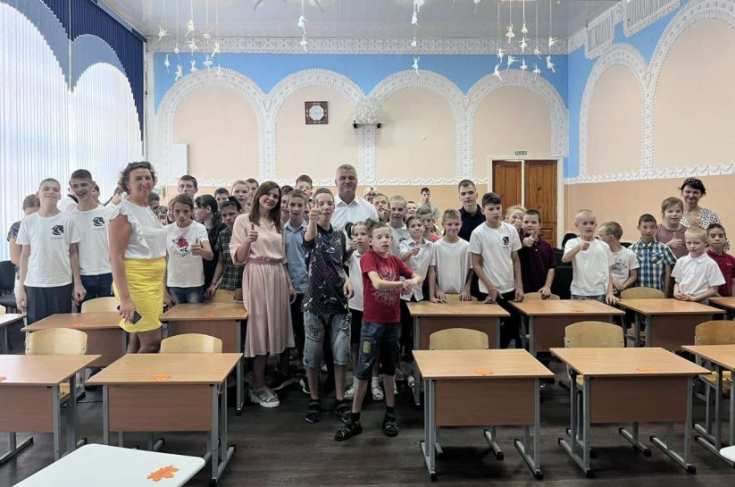 Член Совета Республики А.Неверов принял участие в благотворительной акции «Соберем детей в школу»