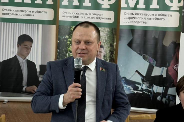 «Выбор будущей профессии — один из первых серьезных шагов в жизни, который приходится делать выпускнику школы». Член Совета Республики Э.Гаврилкович встретился с учащейся молодежью Ганцевичского района