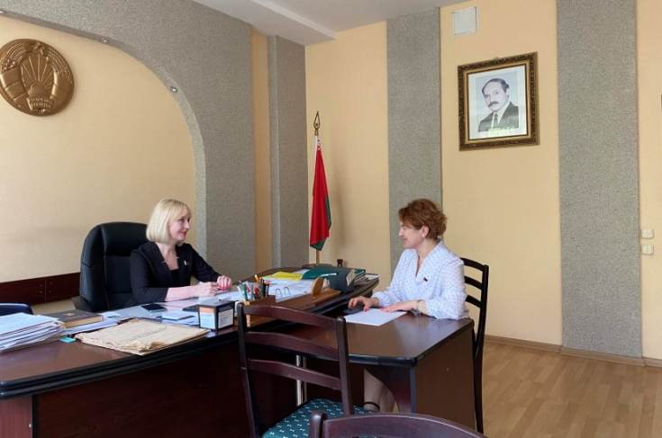 Член Совета Республики Е.Стальбовская провела выездной личный прием граждан и прямую телефонную линию в аг. Квасовка