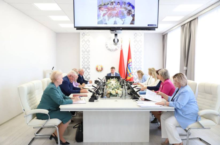 Член Совета Республики Е.Журавлёва приняла участие в заседании Несвижского райисполкома