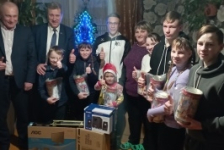 Член Совета Республики В.Полищук принял участие в благотворительной акции «Наши дети»