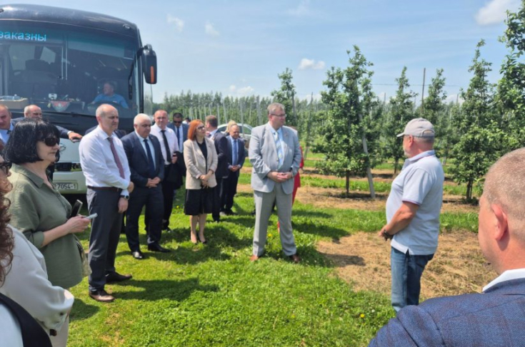 Член Совета Республики Э.Гаврилкович принял участие в XI выездной сессии Брестского областного Совета депутатов