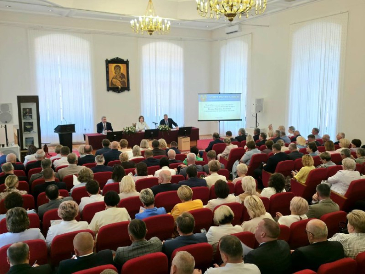 Наталья Кочанова встретилась с председателями местных Советов депутатов со всей страны в Жировичах