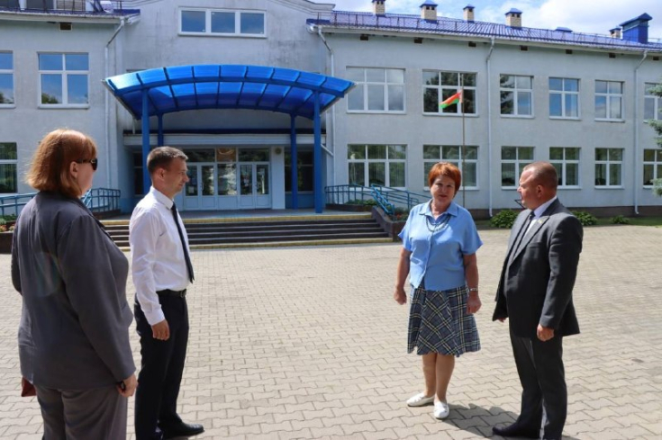 Рабочий день сенатора: Александр Пищ провел личный прием граждан и мониторинг социальной инфраструктуры