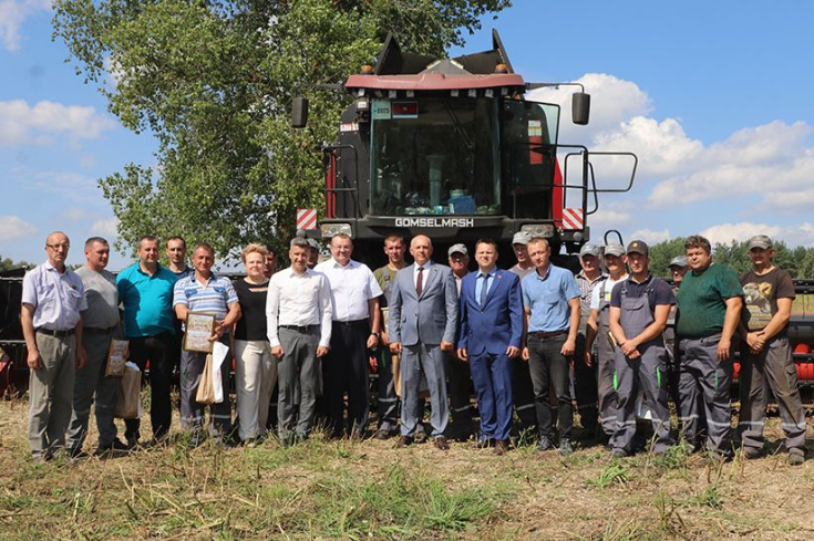 Член Совета Республики А.Жамойда принял участие в чествовании лидеров жатвы в Дятловском районе