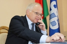 Член Совета Республики Ю.Деркач провел «прямую телефонную линию» для населения Витебского региона