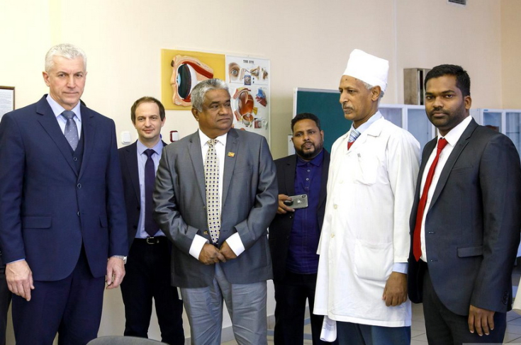 Член Совета Республики А.Щастный встретился с
представителями Министерства здравоохранения Шри-Ланки