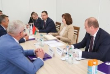 Председатель Совета Республики Н.Кочанова посетила плазмазавод СП ООО «Фармлэнд» в Несвиже