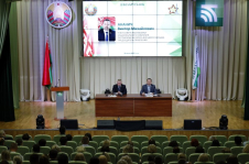 Член Совета Республики В.Ананич и депутат Палаты представителей А.Шпаковский обсудили с коллективом Беларусбанка успехи суверенной Беларуси