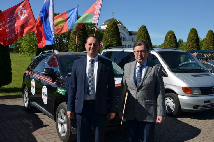 Член Совета Республики
А.Коркотадзе принял участие
в автопробеге Брест — Сургут 
