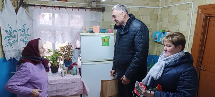 Член Совета Республики А.Шолтанюк посетил матерей воинов-интернационалистов