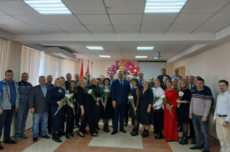 Член Совета Республики И.Сергеев
поздравил женщин с Международным 
женским днем
