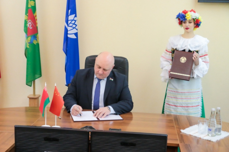 Член Совета Республики Д.Демидов подписал меморандум с китайской корпорацией
