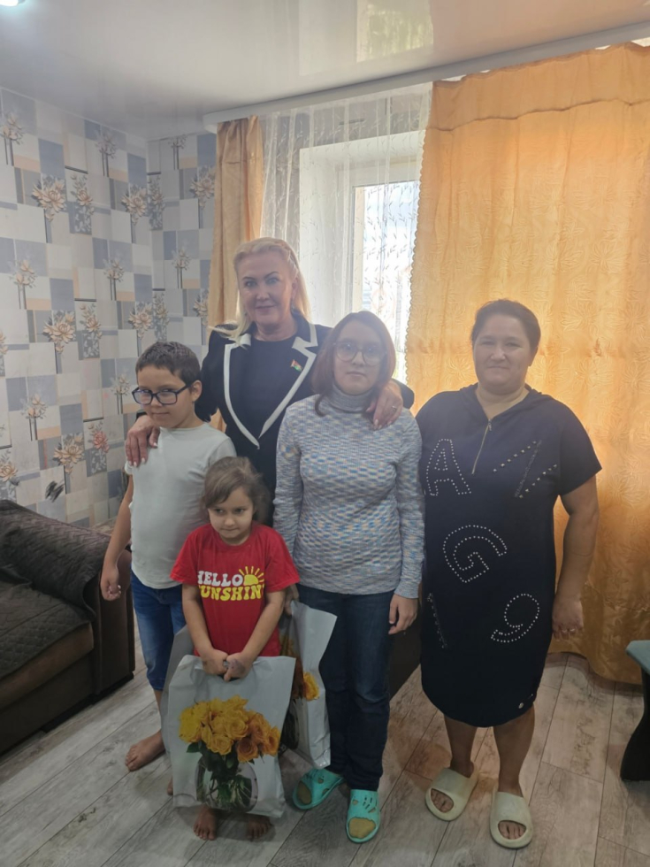 Многодетность — стратегический приоритет: Наталья Глинская посетила многодетную семью Грозы в Молодечно