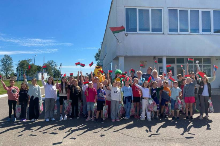 Член Совета Республики Е.Журавлёва посетила воспитательно-оздоровительный лагерь «ПравоЗнайка» Несвижского района