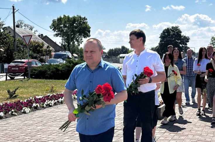 Член Совета Республики Э.Гаврилкович принял участие в мероприятиях, приуроченных к годовщине освобождения Лунинецкого района
