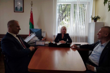 Член Совета Республики Е.Стальбовская провела личный прием граждан и прямую телефонную линию