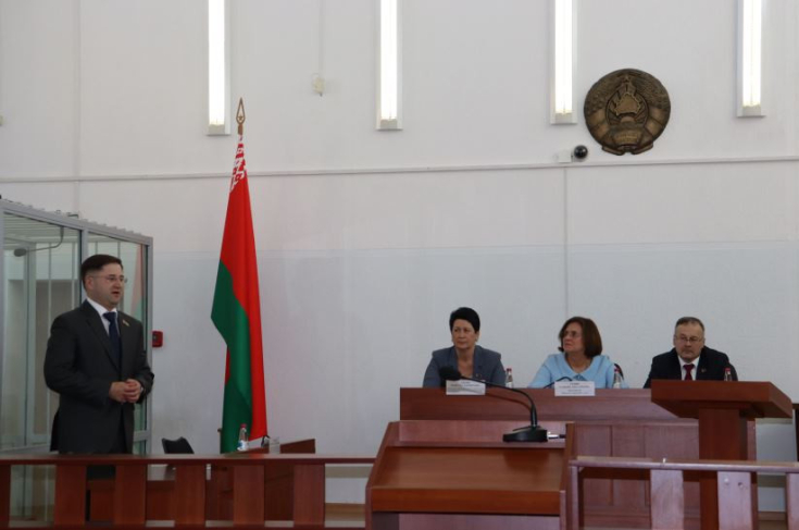 Член Совета Республики А.Васильев принял участие в церемонии принесения присяги судьями