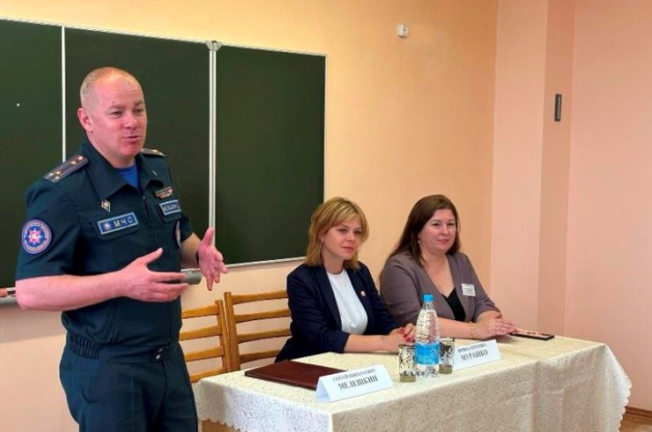 Член Совета Республики С.Мелешкин провел встречу с коллективом Опсовской средней школы