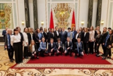 Член Совета Республики А.Карпицкий вместе с молодежью Брестской области посетил Дворец Независимости