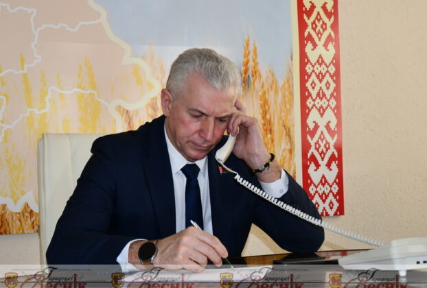 Член Совета Республики А.Щастный провел личный прием граждан и «прямую телефонную линию»