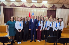 Член Совета Республики А.Жамойда провел встречу с учащимися лидской школы