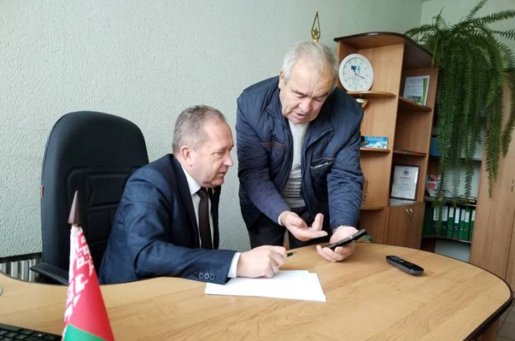 Член Совета Республики Ю.Наркевич
посетил Линовский сельисполком Пружанского района
