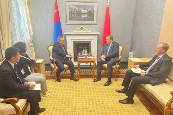 Член Президиума Совета Республики С.Алейник встретился
с Чрезвычайным и Полномочным Послом Монголии в Республике Беларусь
