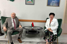 Член Совета Республики А.Смоляк о помощи пожилым: благотворительные акции, визиты, помощь в бытовых делах — все это нацелено на то, чтобы представители старшего поколения чувствовали заботу и внимание