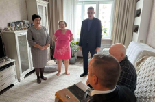 Член Совета Республики А. Смоляк адресовала в преддверии Дня пожилых людей теплые поздравления бывшим несовершеннолетним узникам