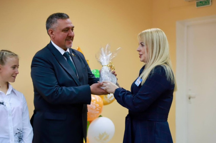 Член Совета Республики Беларусь А.Новиков принял участие в акции «Соберем портфель вместе» и посетил Гомельский городской социально-педагогический центр