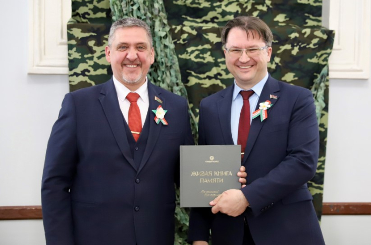 А.Новиков в преддверии 80-летия Победы советского народа в Великой Отечественной войне презентовал «Живую книгу памяти»