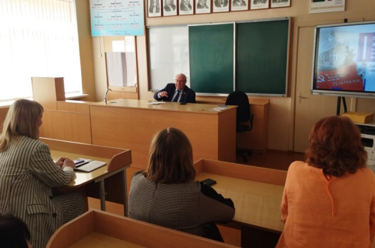 Член Совета Республики А.Багель провел встречу с коллективом средней школы № 2 г. Кировска