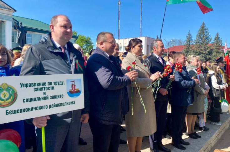 Член Совета Республики А.Сидоров
принял участие в торжественном 
митинге у Кургана Славы в г.п.Бешенковичи
