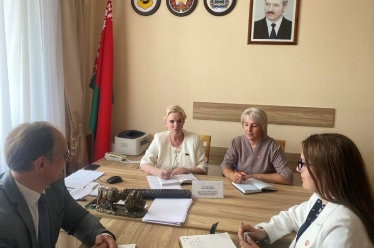 Член Совета Республики Е.Журавлёва провела прием граждан и прямую телефонную линию