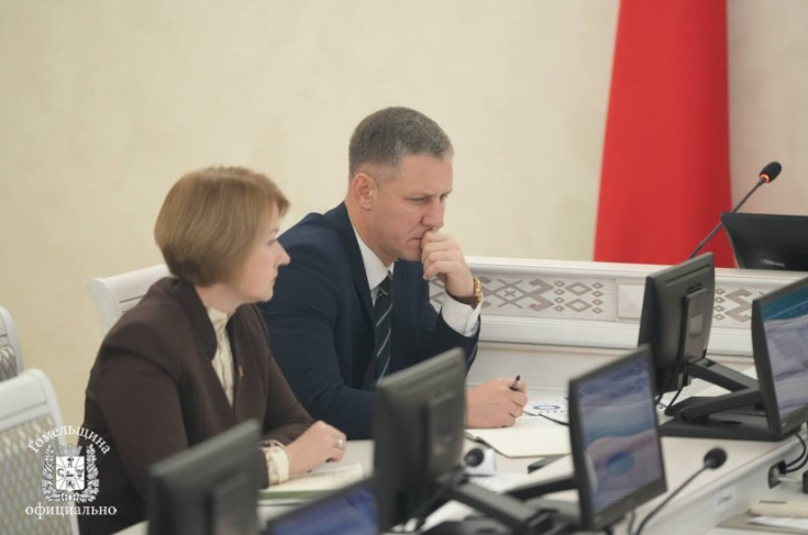 Член Совета Республики Е.Зенкевич
приняла участие в заседании Гомельского
облисполкома
